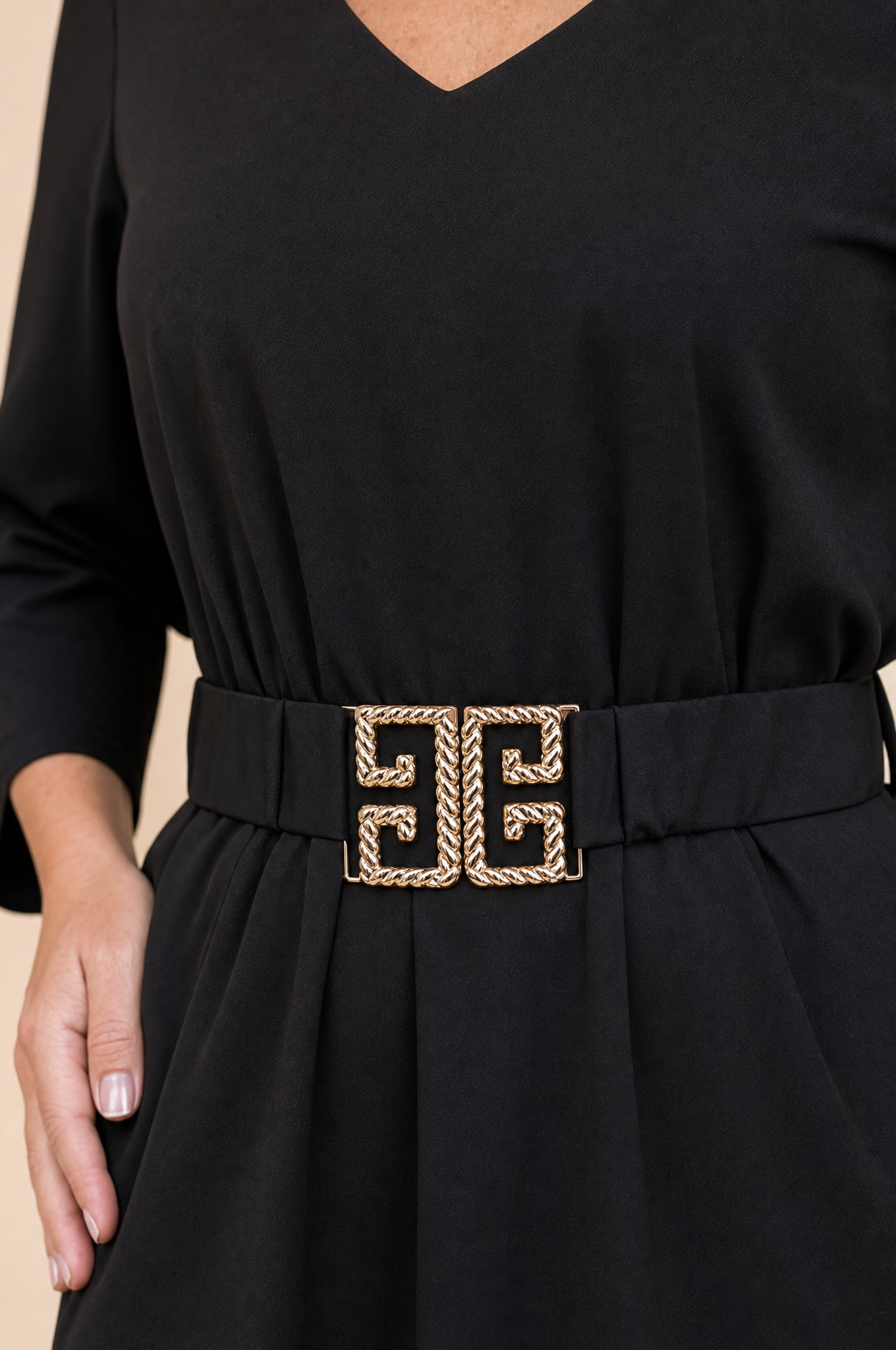 Elegancka czarna sukienka midi dla kobiet - Sukienka Elegancja
